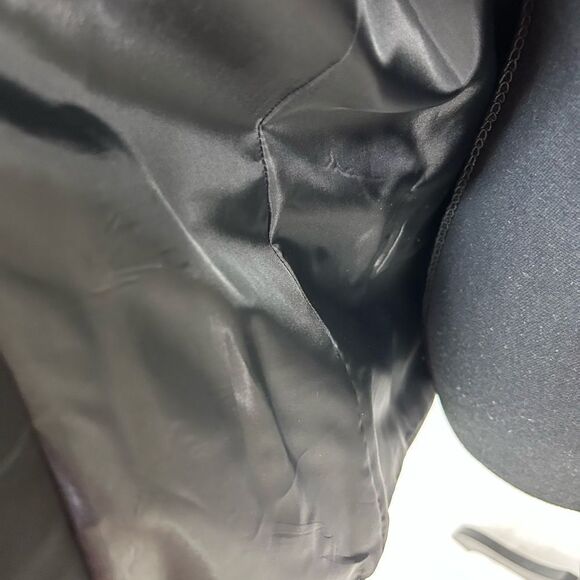 Kasper 10P Black Blazer  Notched Lapels and Structured Shoulders silver buttons - Picture 7 of 10